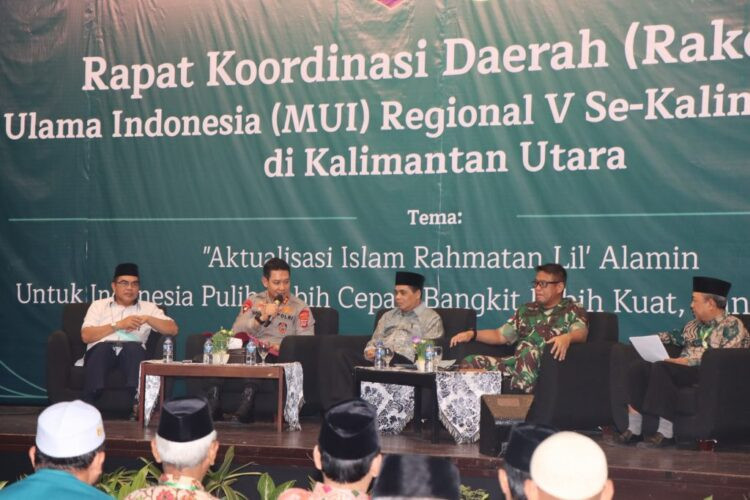 Gubernur Kalimantan Utara (Kaltara) Zainal Arifin Paliwang membuka Rapat Koordinasi Daerah (Rakorda) MUI Wilayah V se-Kalimantan Tahun 2022, pada Sabtu (21/10) di Tarakan. Foto: LINES.