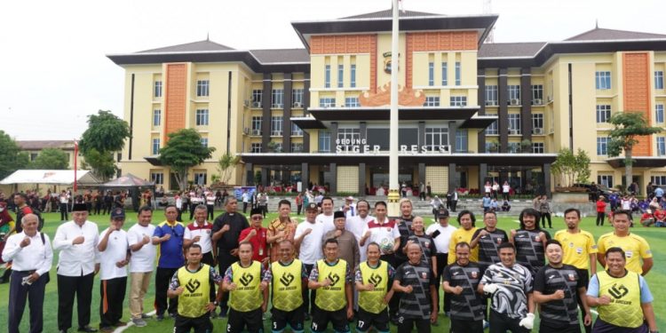 Hajat akbar kolaborasi antara Forum Kerukunan Umat Beragama (FKUB) Provinsi Lampung, MUI Lampung, Polda Lampung, Korem 043 Gatam, dan Kanwil Kemenag Provinsi Lampung, menggelar Liga Mini Soccer Lintas Agama. Foto: LINES.