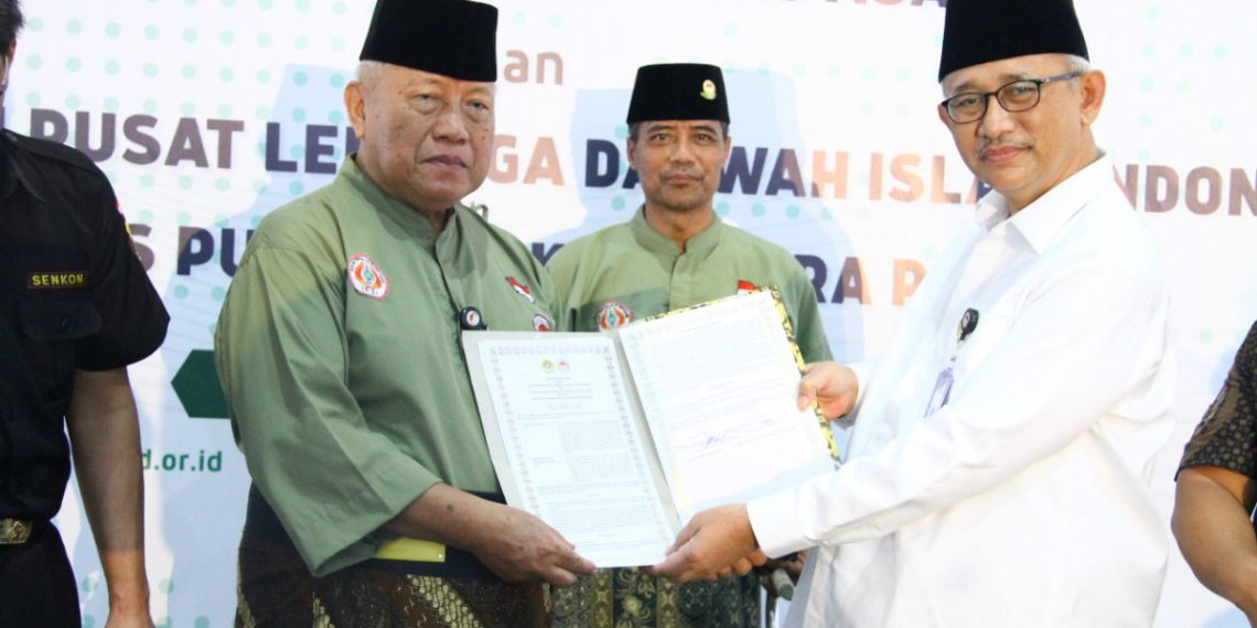 LDII dan PB PERSINAS ASAD menandatangani nota kesepahaman pembinaan karakter pada pesilat. Foto: LINES.