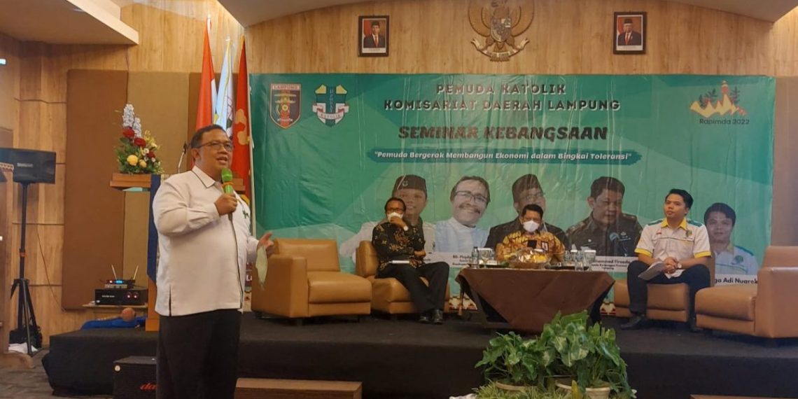 Ketua DPW LDII Aditya menjadi salah satu narasumber seminar Rapat Pimpinan Daerah (Rapimda) Pemuda Katolik Lampung di Hotel Arinas. Foto: LINES.