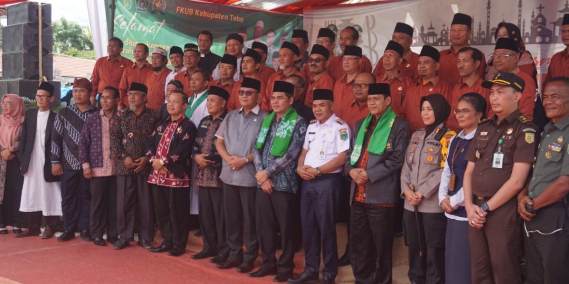 Warga LDII menghadiri undangan peresmian Kelurahan Wirotho Agung sebagai Desa Sadar Kerukunan Tingkat Provinsi Jambi Tahun 2022. Foto: LINES.