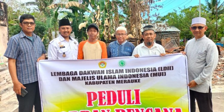 LDII dan MUI Merauke kerjasama beri bantuan korban kebakaran. Foto: LINES.