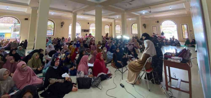 Muslimah LDII Palembang menggelar kelas kecantikan make up untuk menciptakan lapangan pekerjaan. Foto: LINES.