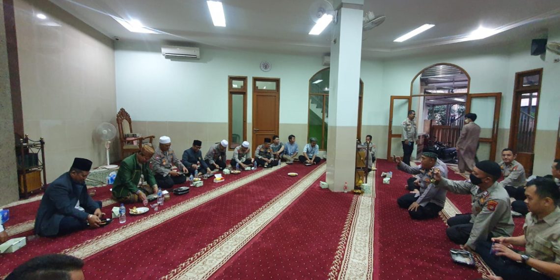 LDII Tanah Abang menerima kunjungan Dirbinmas Polda Metro Jaya dalam acara Subuh Keliling. Foto: LINES.