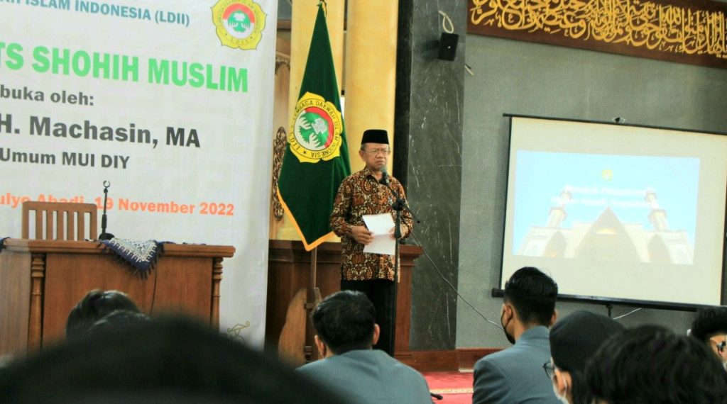 Ketua MUI DIY KH Machasin membuka pengajian kutubussittah (Sahih Muslim) yang digelar LDII DIY. Foto: LINES.