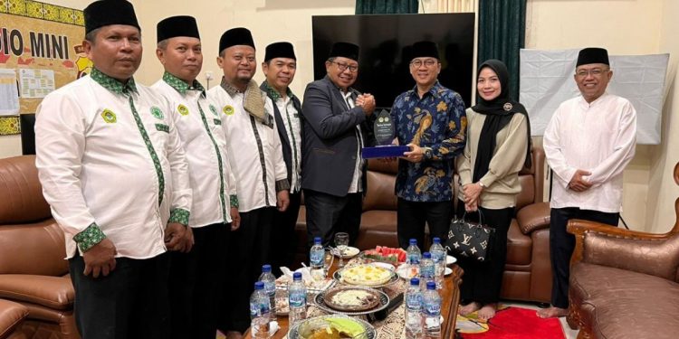 Wakil Ketua MPR RI Yandri Susanto menyempatkan diri berkunjung ke Ponpes Al Mukminun Tarakan Kalimantan Utara serta silaturrahim dengan pengurus DPW LDII Kaltara. Foto: LINES.
