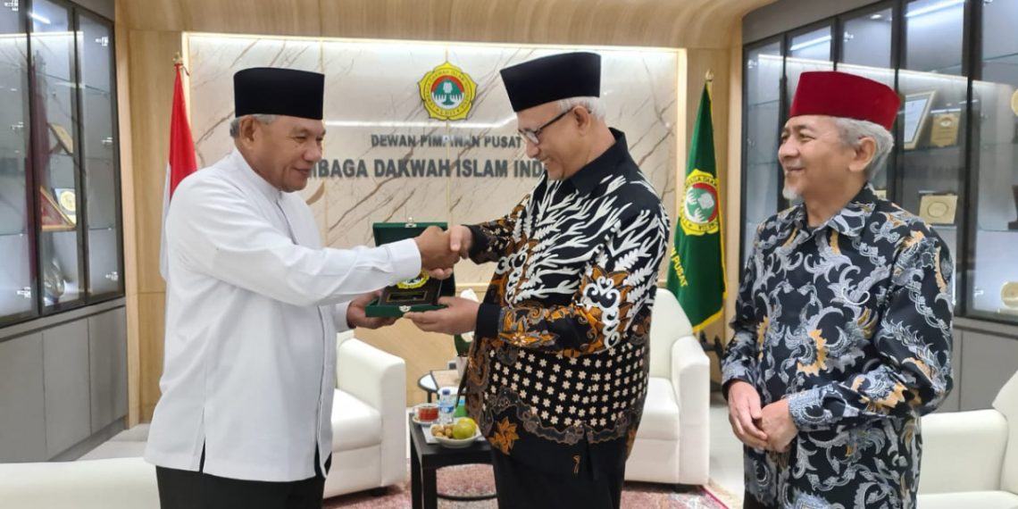 Menyikapi tahun baru, LDII meminta agar bangsa Indonesia terus waspada, selalu koreksi dan mawas diri. Foto: LINES.