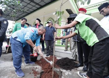 Jumat berkah, LDII DKI Jakarta dan Forum Lintas Ormas Tanam Pohon