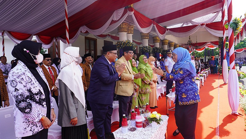 LDII Jatim menghadiri undangan Bupati Khofifah pada peringatan Hari Guru Nasional, HUT PGRI ke 77, HUT KORPRI ke 51. Foto: LINES.