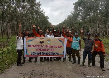 Senkom dan LDII Gandeng Pemuda Pancasila Gelar Kerja Bakti Perbaiki Jalan Rusak