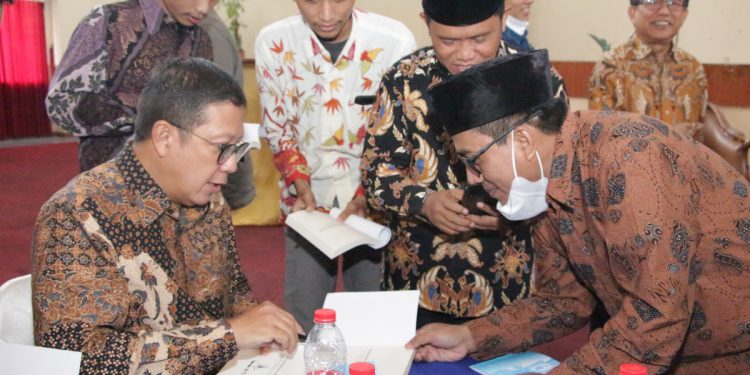 DPP LDII menghadiri undangan bedah buku Moderasi Beragama Mantan Menag Lukman Hakim Saifuddin. Foto: LINES.
