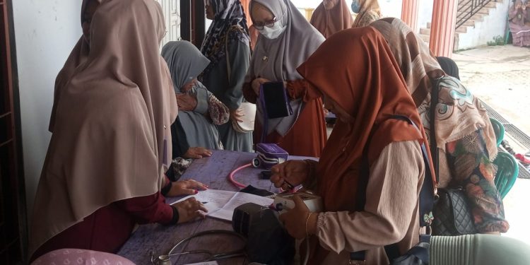 Sebanyak 170 warga LDII lanjut usia berkumpul di Masjid Miftahul Huda, Merangin, Jambi pada Minggu (8/1). Foto: LINES.