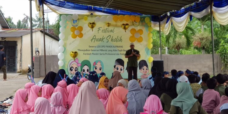 DPD LDII Kota Pangkalpinang menyelenggarakan Festival Anak Saleh (FAS), di halaman Masjid Qudrotul Khudsi, Kota Pangkalpinang, Bangka Belitung pada Minggu (25/12). Foto: LINES.