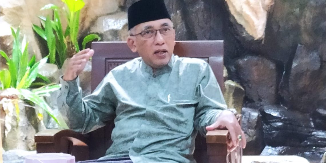 Pengasuh Ponpes Al Ubaidah Kertosono KH Ubaidillah Alhasany saat menerima kunjungan para direktur Universitas Terbuka (UT). Foto: LINES.