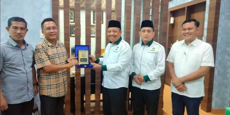 Ketua DPW LDII Kepulauan Riau (Kepri) Heryadi Slamet beraudiensi ke kantor Kejaksaan Tinggi (Kejati), Tanjungpinang, Kepri. Foto: LINES.
