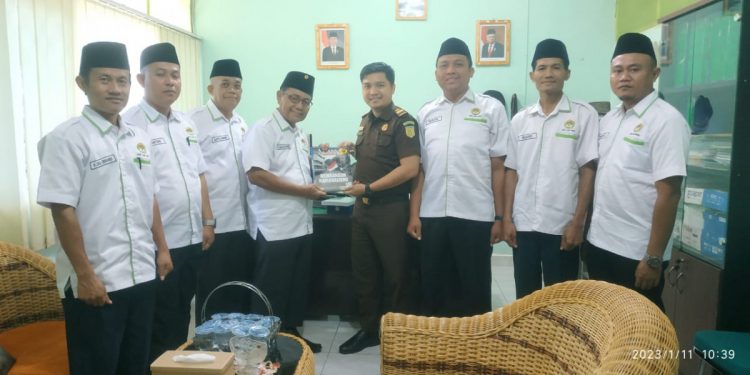 DPD LDII Ogan Komering Ulu (OKU) melakukan silaturahim ke kantor Kejaksaan Negeri OKU, Rabu, (11/1). Foto: LINES.