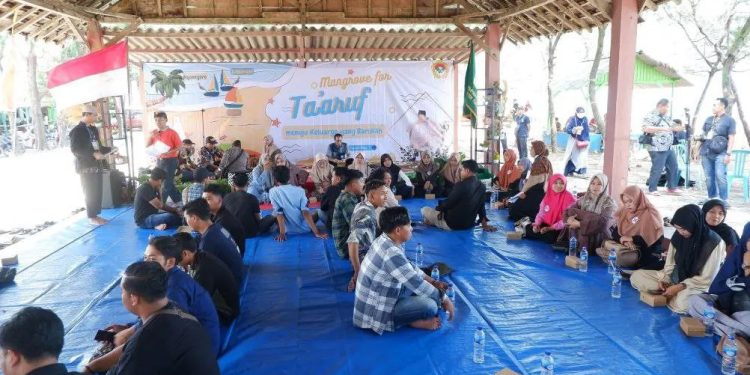 LDII Tuban berkolaborasi dengan LDII Bojonegoro dan Kabupaten Lamongan menggelar acara keakraban pemuda bertajuk ‘Mangrove For Ta'aruf' atau Menuju Keluarga Bahagia pada Minggu (22/1). Foto: LINES.