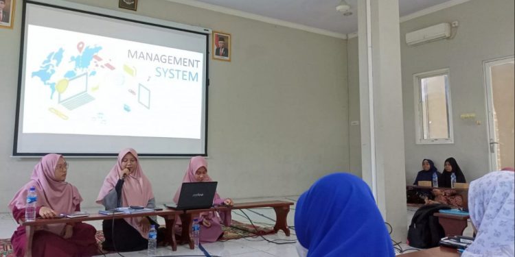 Remaja PC LDII Semampir menggelar sarasehan antar pengurus remaja masjid. Foto: LINES.