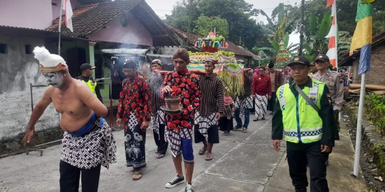 Senkom Mitra Polri mengawal kegiatan Pencanangan Kampung Pancasila. Foto: LINES.
