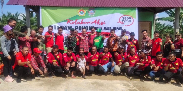 Sekretaris Daerah (Sekda) Kabupaten Landak, Kalimantan Barat (Kalbar), Vinsensius mengapresiasi LDII yang menanam 3.500 pohon. Foto: LINES.