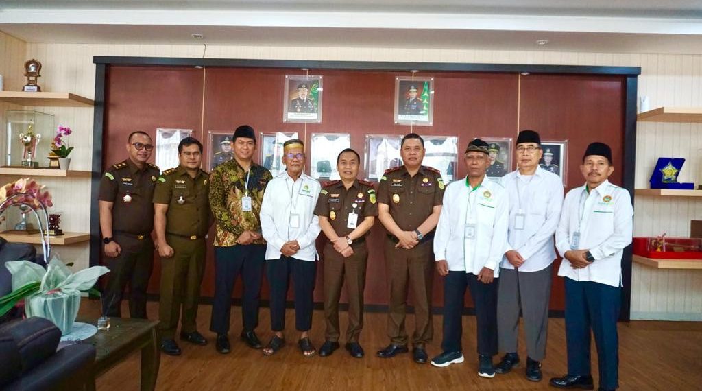 Pengurus DPW LDII Provinsi Nusa Tenggara Barat (NTB), silaturahim dengan Kepala Kejaksaan Tinggi (Kejati) NTB. Foto: LINES.