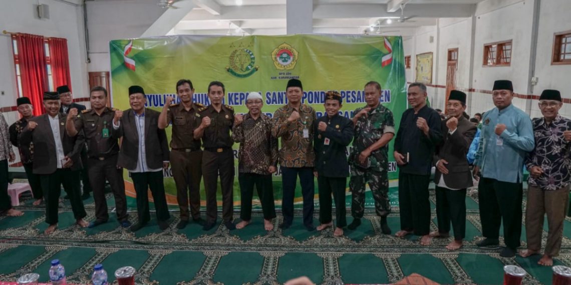 LDII dan Kejati Karanganyar menggelar penyuluhan hukum Jaksa Masuk Pesantren. Foto: LINES.
