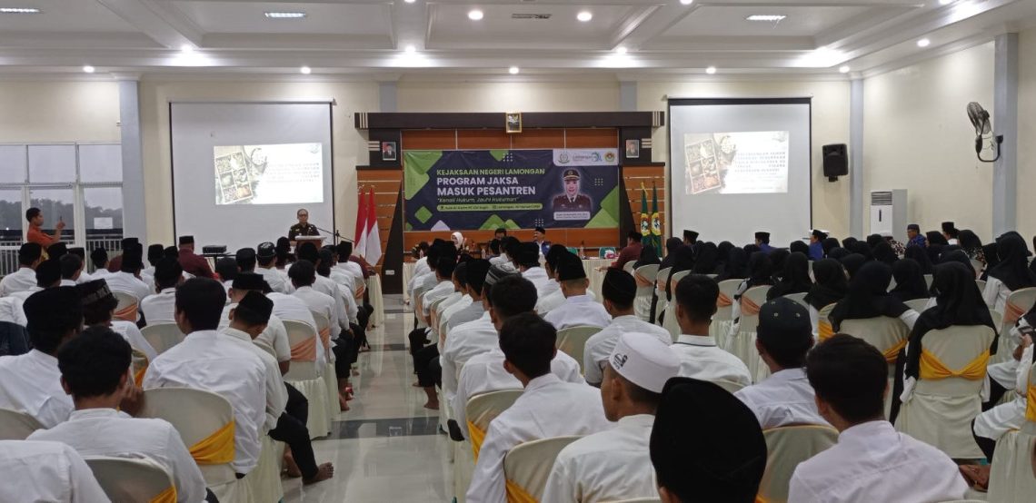LDII Lamongan mengadakan pengajian mengenai hukum, dengan menghadirkan narasumber Kepala Kejaksaan Negeri Kabupaten Lamongan, Dyah Ambarwati. Foto: LINES.