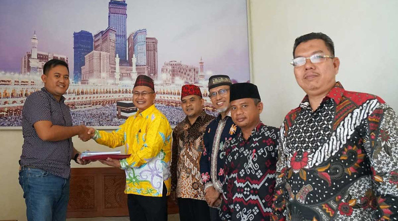 Ketua DPW LDII Kalimantan Timur Krishna Purnawan Candra, bersama jajaran menerima kunjungan Kepala Seksi (Kasi) Sosial, Budaya dan Kemasyarakatan Asintel Kejati Kaltim I Gede Eka Sumahendra. Foto: LINES.