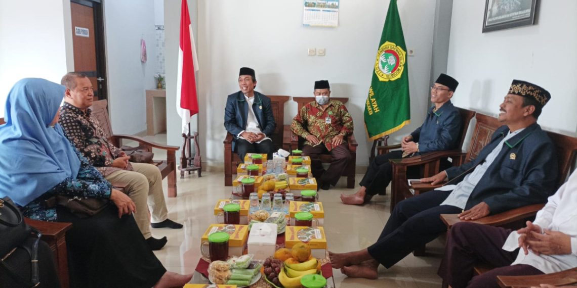 Kantor Wilayah Kementerian Agama Daerah Istimewa Yogyakarta (Kanwil kemenag DIY) bersilaturahim ke Dewan Pimpinan Wilayah (DPW) LDII DIY. Foto: LINES.