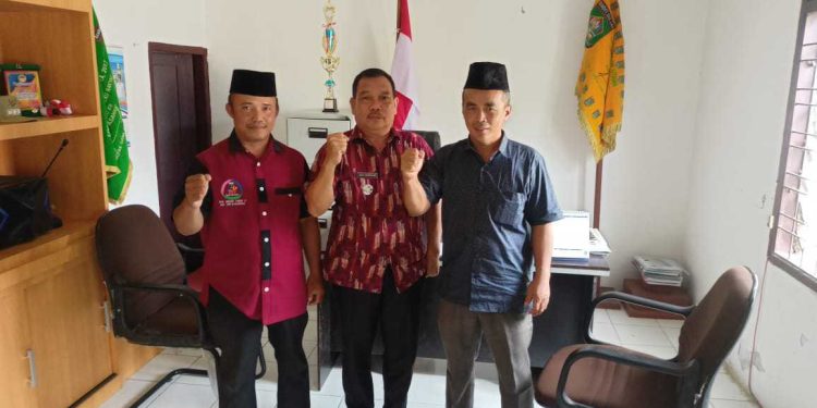 PC LDII Pulau Rakyat, Kabupaten Asahan, Sumatera Utara, Kamis (26/1) menemui Camat Pulau Rakyat Aris Margolang. Foto: LINES.
