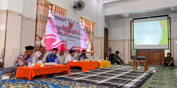 Kejaksaan Negeri (Kejari) Kabupaten Bangkalan membekali warga dan pengurus DPD LDII Bangkalan dengan materi penyuluhan hukum. Foto: LINES.