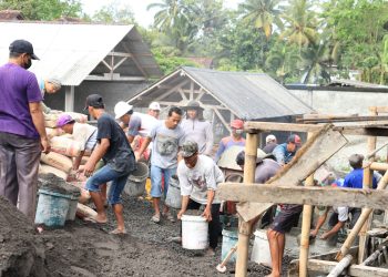 Warga dan Santri LDII Gotong Royong Bangun Masjid Milik Warga Sukosewu