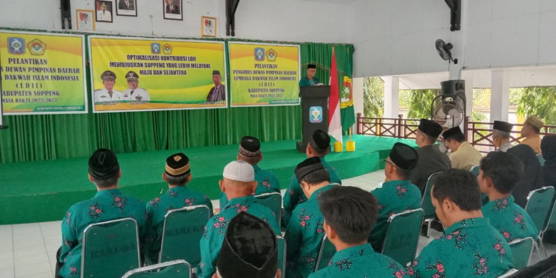 Staf Ahli Politik, Hukum, dan Keamanan (Polhukam) Bupati Soppeng Muhammad Asis menghadiri pelantikan pengurus LDII Soppeng di rumah dinas Bupati Soppeng, Sulawesi Selatan, Kamis (9/2) pagi. Foto: LINES.