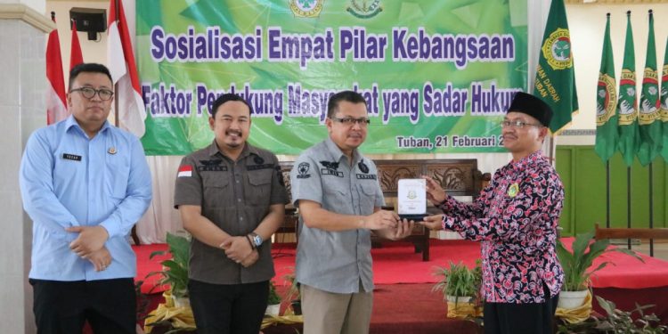 DPD LDII Kabupaten Tuban bekerja sama dengan Kejaksaan Negeri (Kejari) menggelar sosialisasi empat pilar kebangsaan kepada warga LDII pada Selasa (21/2). Foto: LINES.