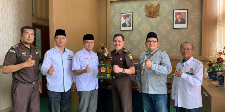 LDII Sumatera Barat (Sumbar) menggelar audiensi dengan Asisten Intel Kejati Sumbar di Kantor Kejaksaan Tinggi, Selasa (7/2). Foto: LINES.