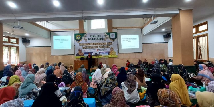 DPD LDII Jakarta Selatan (Jaksel) menyelenggarakan pengajian para ibu bertajuk “Seri Mindful Parenting” dengan topik “Memahami Perkembangan Anak dari Perspektif yang Unik” di Masjid Baitul Hasan, Lenteng Agung, Jakarta. Foto: LINES.