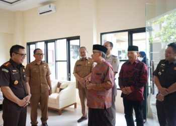Pengasuh Ponpes Al Ubaidah Berikan Tausiyah Saat Peresmian Gedung PTSP Kejari Nganjuk
