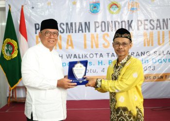 Resmikan Ponpes, Walikota Tangsel Berpesan Santri Perlu Berdaya Saing di Era Digital