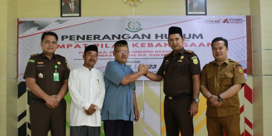 Kejaksaan Negeri (Kejari) Kota Subulussalam menggelar kegiatan "Penerangan Hukum dan Sosialisasi Empat Pilar Kebangsaan" di Aula Kantor Kejari Subulussalam, Aceh. Foto: LINES.