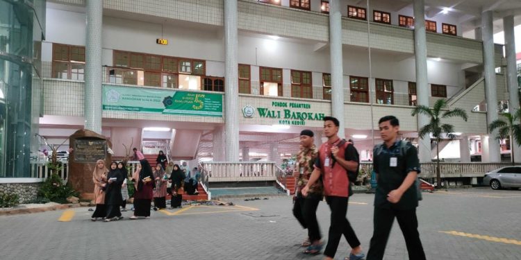 Pengajian Alquran Online dilaksanakan setiap hari, mulai tanggal 23 Maret-13 April 2023, mengambil waktu jam 13.30 – 15.30 WIB, sehingga tidak mengganggu jam belajar di sekolah. Foto: LINES.