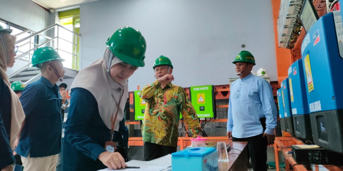 Tim BPJS Kesehatan Kota Kediri berkunjung ke Ponpes Wali Barokah. Foto: LINES.