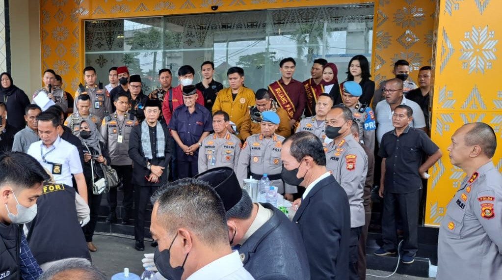 Ketua DPD LDII Kota Palembang, Daud Padamulya mewakili tokoh agama Kota Palembang menghadiri undangan Kapolrestabes Palembang.  Foto: LINES.