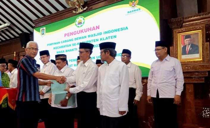 Ketua Pimpinan Cabang LDII Kecamatan Pedan, Suwarto turut dilantik dan menjadi Ketua DMI Kecamatan Pedan dengan masa bakti 2022-2026. Foto: LINES.