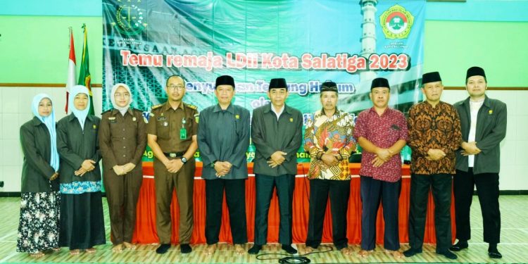 Kejari Salatiga menggelar sosialisasi hukum untuk warga LDII. Foto: LINES.