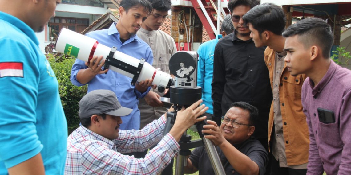 Pelatihan Hisab Rukyat di Imah Noong, Jawa Barat. Foto LINES.