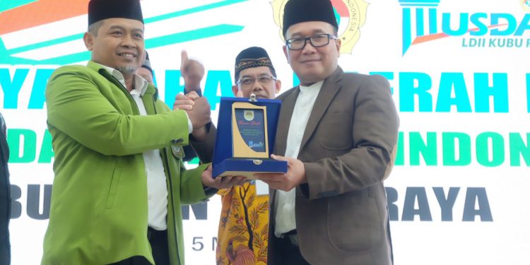 Wakil Bupati Kubu Raya Sujiwo, membuka Musyawarah Daerah (Musda) III LDII Kubu Raya, di Aula Bupati Kubu Raya, Kalimantan Barat. Foto: LINES.