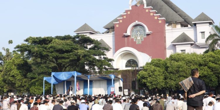 LDII Kota Depok menyelenggarakan salat Idul Fitri di Lapangan Lembaga Cornelis Chastelein, Depok, Jawa Barat. Foto: LINES.