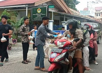 PAC LDII Tambaksari Bagikan Takjil