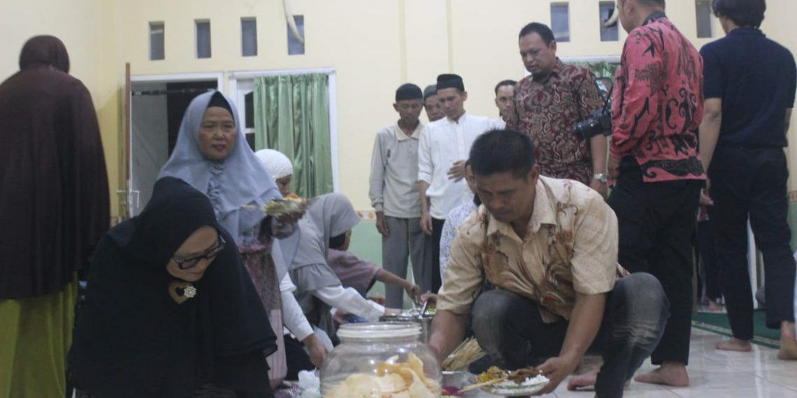 PAC LDII Abadijaya mengadakan buka bersama, pada Jumat (7/4), di Majelis Taklim Abadijaya, Sukmajaya, Depok, Jawa Barat. Foto: LINES.