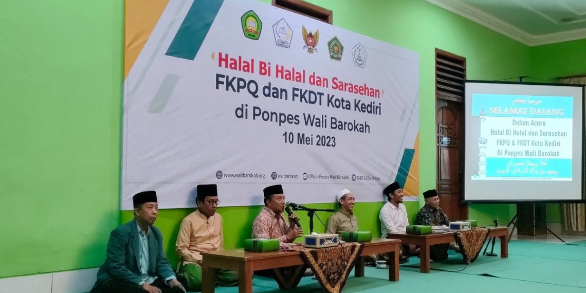 Forum Komunikasi Pendidikan Quran (FKPQ) dan Forum Komunikasi Diniyah Takmiliyah (FKDT) Kota Kediri menyelenggarakan Halal Bi Halal dan Sarasehan di Ponpes Wali Barokah LDII Kota Kediri, pada Rabu malam (10/5). Foto: LINES.